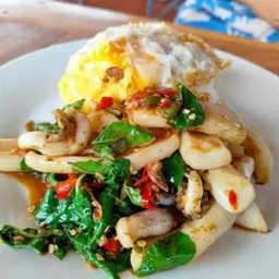 กะเพราปลาหมึก