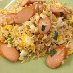 ข้าวผัดใสกรอกไก่