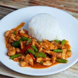 ข้าวราดผัดพริกแกง