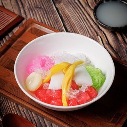 ชุดรวมมิตรน้ำกะทิอบควันเทียน (มะพร้าวกะทิ ทับทิมกรอบ ซาหริ่ม แห้ว ขนุน)