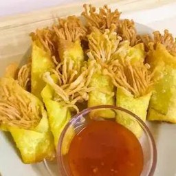 เห็ดเข็มทองห่อเกี๊ยว 7 ชิ้น