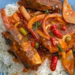 ข้าวยำปลากระป๋อง