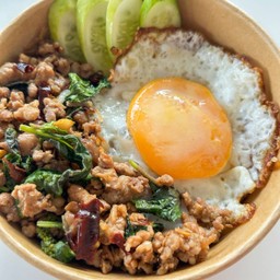 กะเพราหมูสับพริกแห้ง+ไข่ดาว