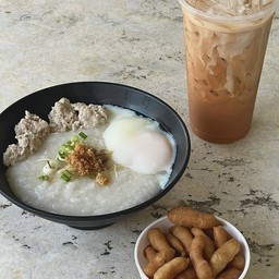 โจ็กหมูใส่ไข่ + ชาเย็น + ปาท่องโก๋จิ๋ว