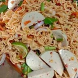 ยำมาม่าหมูยอ ××ปลาร้า ไม่ปลาร้า