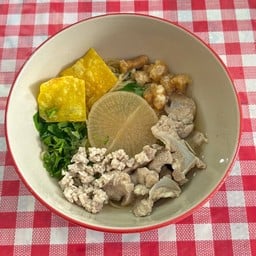 ก๋วยเตี๋ยวหมู (ต้มยำน้ำใส)