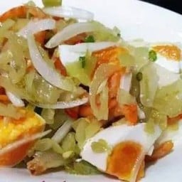 ยำเกี้ยมฉ่ายไข่เค็ม