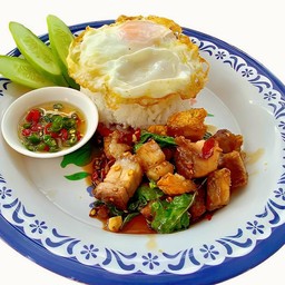 ข้าวกะเพราหมูกรอบ