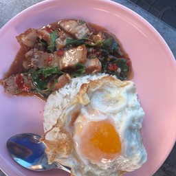 กะเพราหมูกรอบ