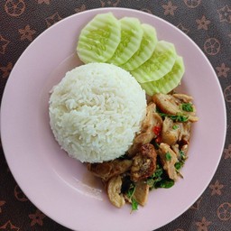 กระเพราขาหมูราดข้าว