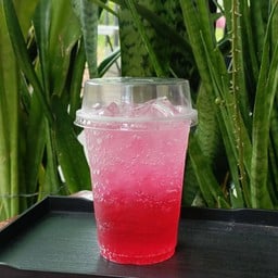 น้ำแดงโซดา