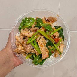 ข้าวคะน้าหมูชิ้น