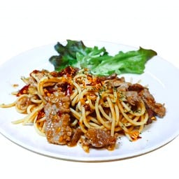 สปาเก็ตตี้ผัดพริกแห้งริบอาย