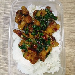 กะเพราหมูสามชั้น