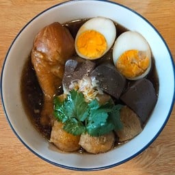 ไออุ่น cooking (ก๋วยจั๊บไก่พะโล้) The Excel khu kod ลำลูกกา คลอง2