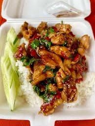 ข้าวกระเพราไก่ชิ้น