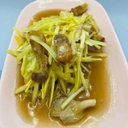 กุ้ยช่ายขาวผัดหมูกรอบ