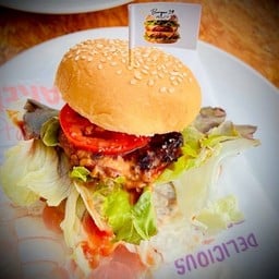 เบอร์เกอร์เนื้อโฮมเมด
