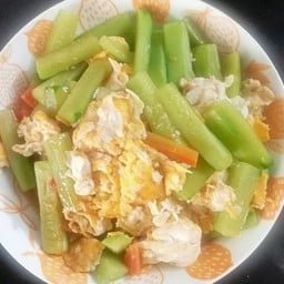 แตงกวาผัดไข่