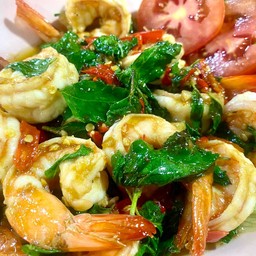 กะเพรากุ้ง เป็นกับ ข้าว  12 ตัว