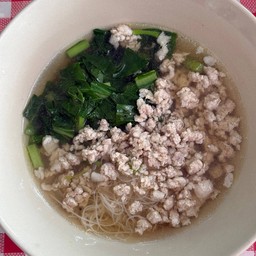 ก๋วยเตี๋ยวเด็ก หมูไม่ผักน้ำใส