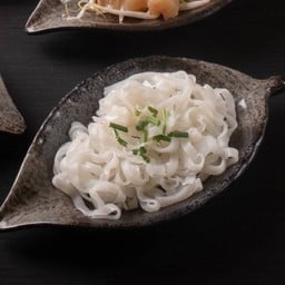 18 เส้นเฝอ (Pho noodles)