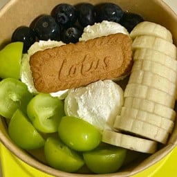 กรีกโยเกิร์ต&ผลไม้ปอก เด็กหอ