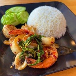 กะเพราทะเลราดข้าว