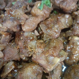 กระดูกหมู/ซี่โครงหมูผัดกระเทียม