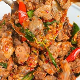 พริกแกงเครื่องในไก่ [ เป็นกับข้าว ]