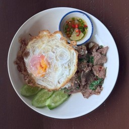 ข้าวราดกระเพราะตับหมู