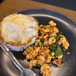 กะเพราไก่ ราดข้าว