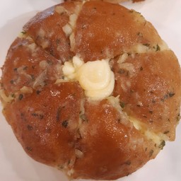 ขนมปังกระเทียมครีมชีส