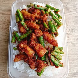 หมูสามชั้นผัดพริกแกงถั่ว