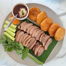 คอหมูย่างข้าวเหนียวทอด