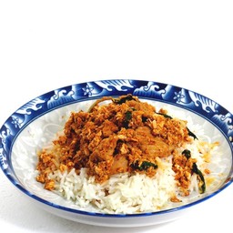 ข้าวราดพริกแกงไข่คลุกหมู