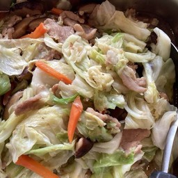 กะหล่ำปลีผัดหมูชิ้น