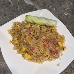 ข้าวผัดแหนม