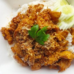 ข้าวราดไก่กระเทียม