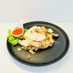 ก๋วยเตี๋ยวคั่ว หมูกรอบ+หมูแดง