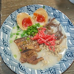 ทงคตสึ มิโซะ ราเมง หมูชาชู