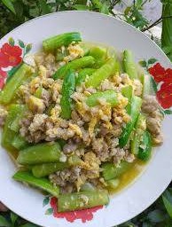 แตงผัดไข่ใส่หมูสับ