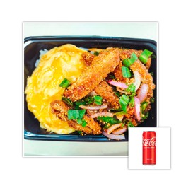 [อร่อยซ่ากับโค้ก] ข้าวยำไก่แซ่บ + ไข่ข้น + โค้ก ออริจินัล (กระป๋อง)