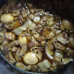 พะโล้มีไข่