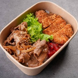 ข้าวหน้าทูโทน (ข้าวหน้าหมูและหมูชุบแป้งทอด)