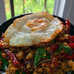 กะเพราหมูสับพริกแห้ง+ไข่ดาว