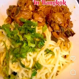 บะหมี่ไก่ในน้ำสลัดสูตรพิเศษอินโดนีเชีย