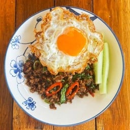 ข้าวกะเพราเนื้อ