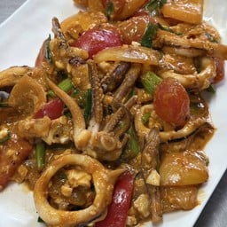 ปลาหมึกผัดผงกะหรี Stir Fried squid with Curry