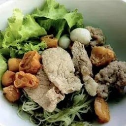 ก๋วยเตี๋ยวแห้งซอสพริกสด